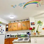 Waikiki 2 Bedrooms, 1 Bath, Free Parking, Sleep 6