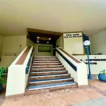 Waikiki 2 Bedrooms, 1 Bath, Free Parking, Sleep 6