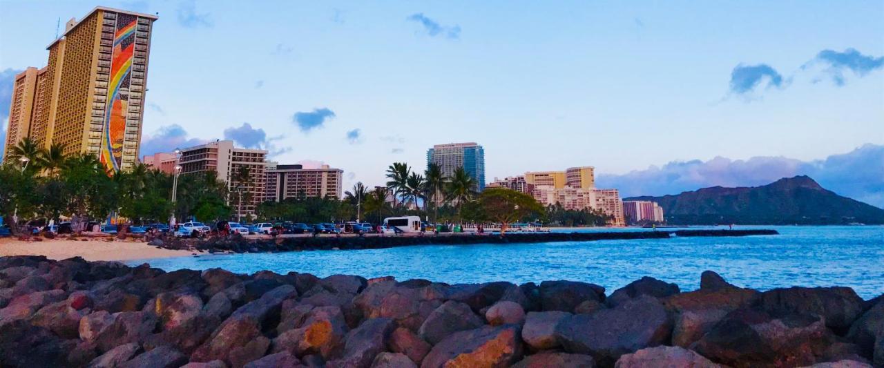 Waikiki 2 Bedrooms, 1 Bath, Free Parking, Sleep 6 Honolulu