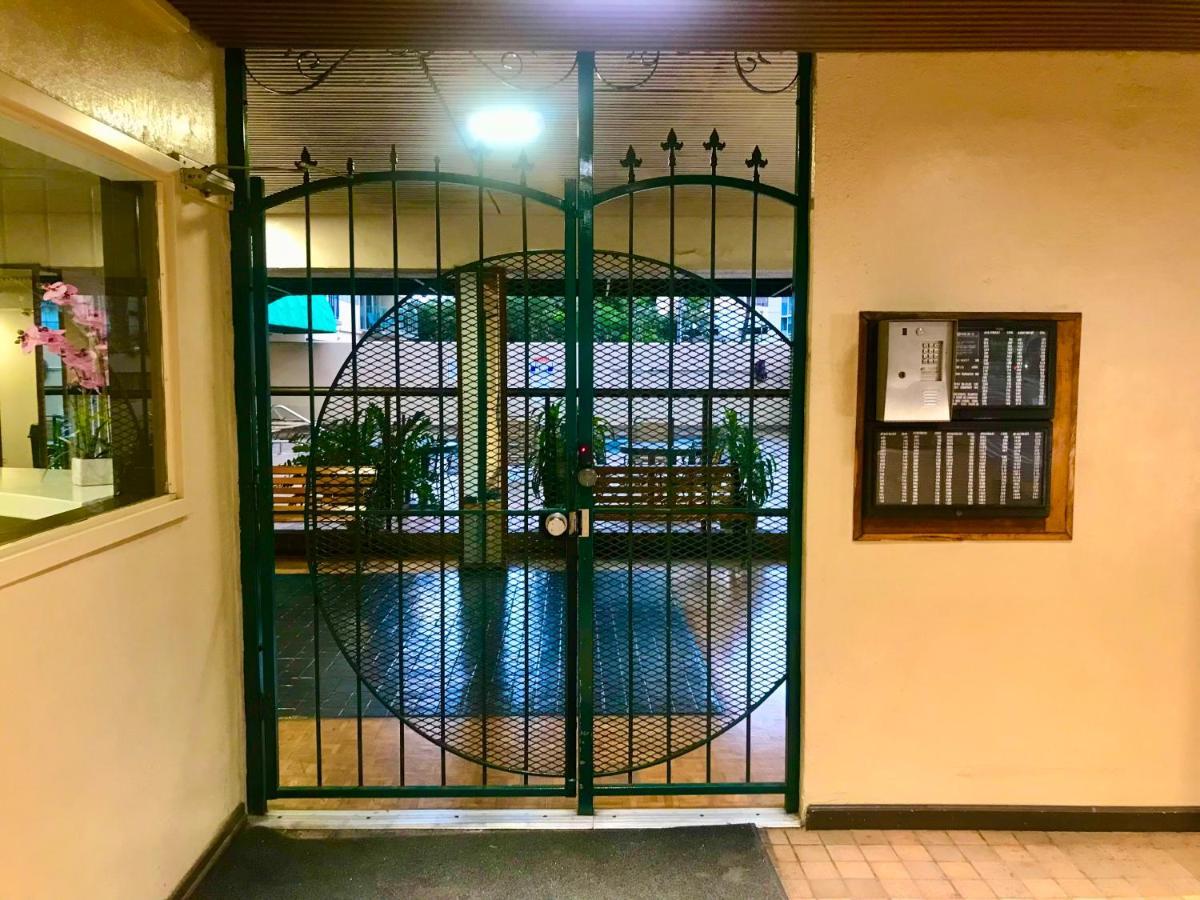 Apartment Waikiki 2 Bedrooms, 1 Bath, Free Parking, Sleep 6