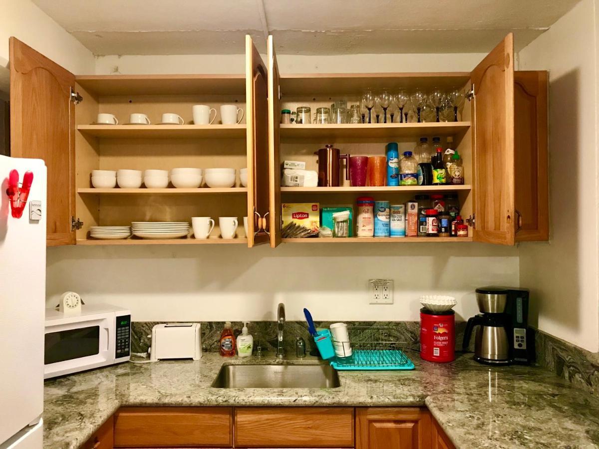 Waikiki 2 Bedrooms, 1 Bath, Free Parking, Sleep 6 * Honolulu