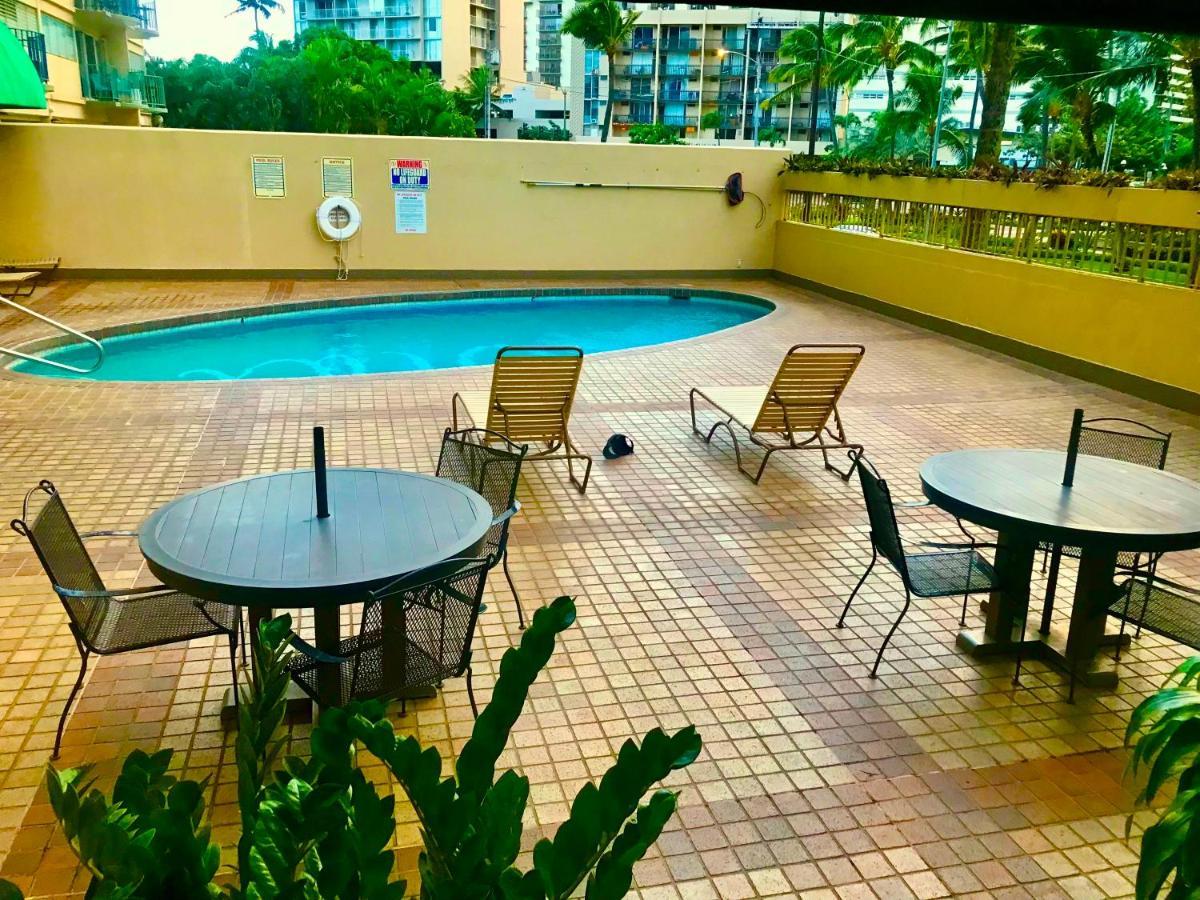 Waikiki 2 Bedrooms, 1 Bath, Free Parking, Sleep 6 Honolulu