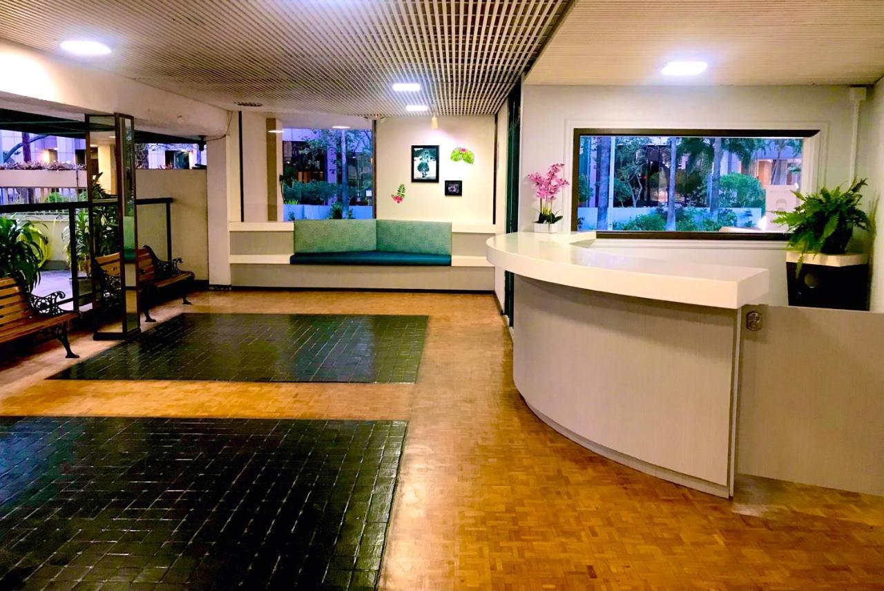 Waikiki 2 Bedrooms, 1 Bath, Free Parking, Sleep 6 Apartment *