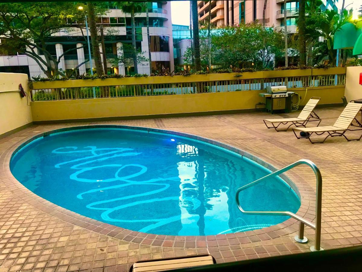 Waikiki 2 Bedrooms, 1 Bath, Free Parking, Sleep 6 Apartment Honolulu