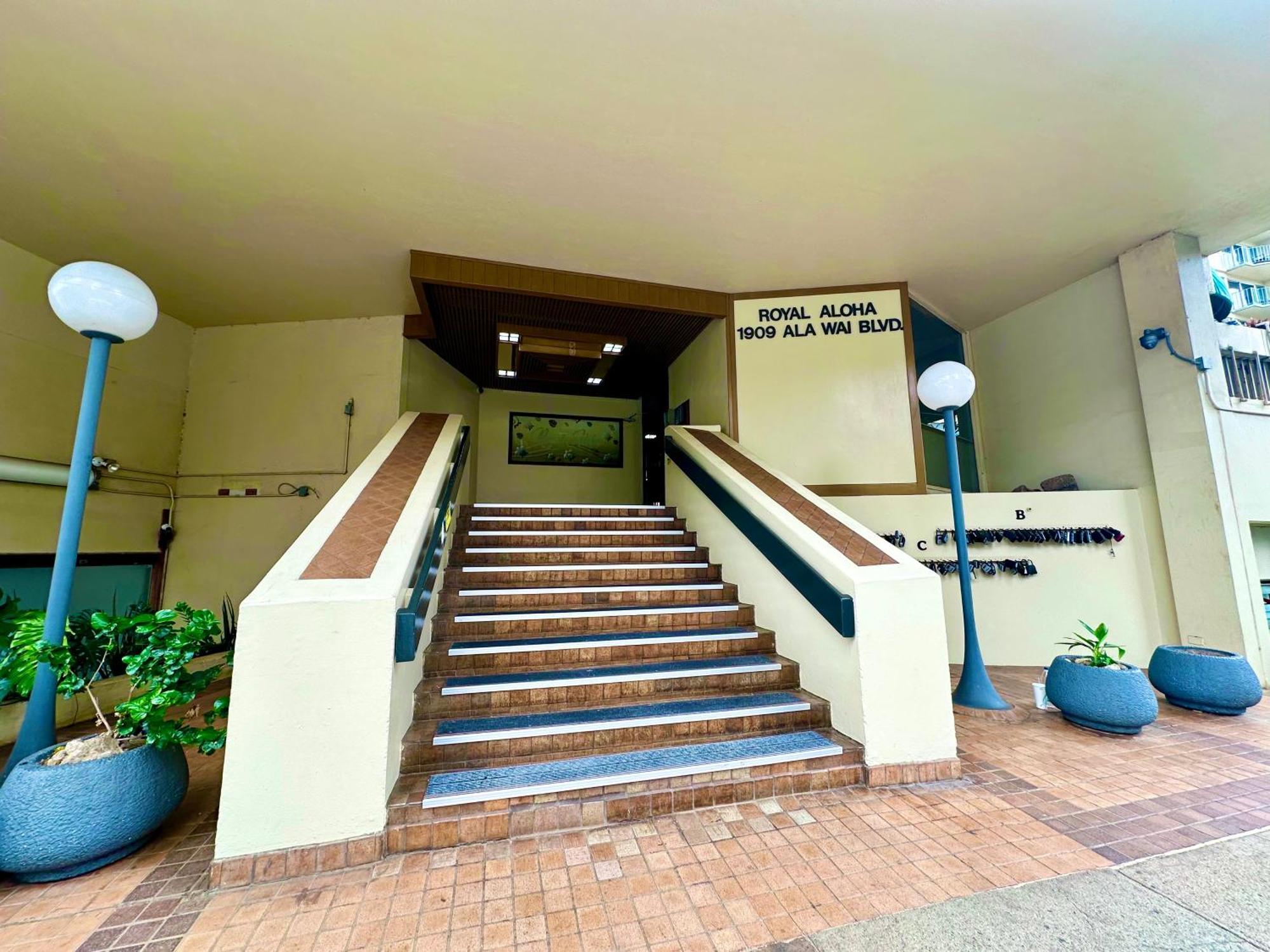 Waikiki 2 Bedrooms, 1 Bath, Free Parking, Sleep 6 *
