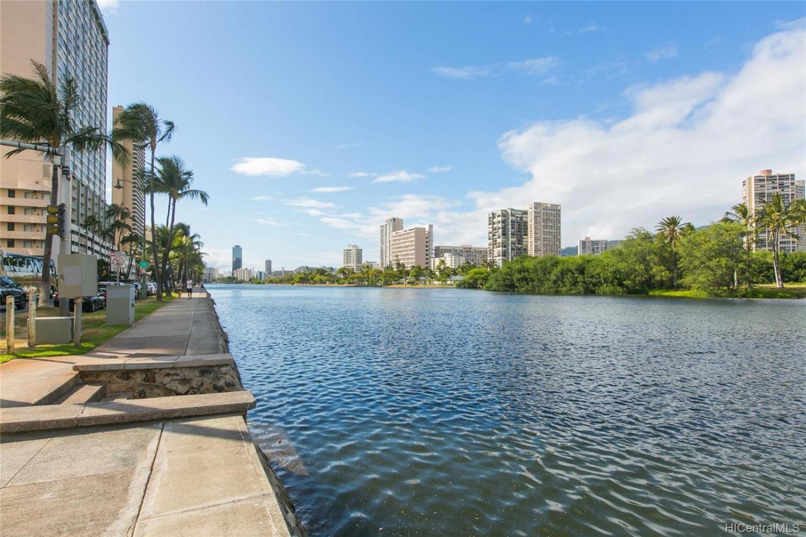 Waikiki 2 Bedrooms, 1 Bath, Free Parking, Sleep 6 * Honolulu