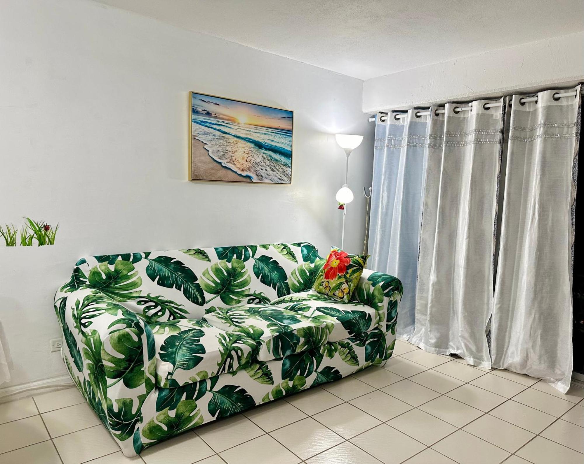 Waikiki 2 Bedrooms, 1 Bath, Free Parking, Sleep 6 *