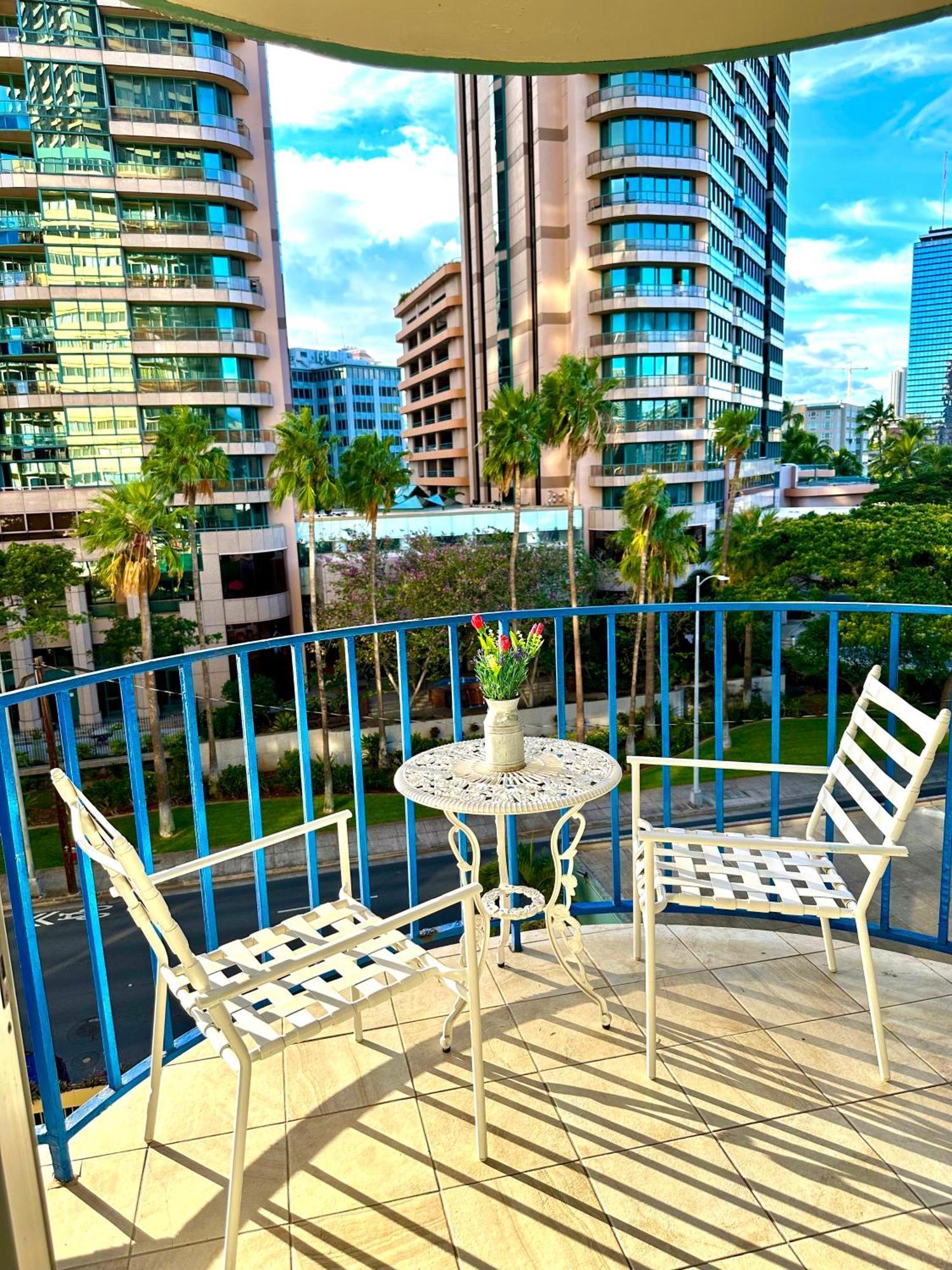 Waikiki 2 Bedrooms, 1 Bath, Free Parking, Sleep 6
