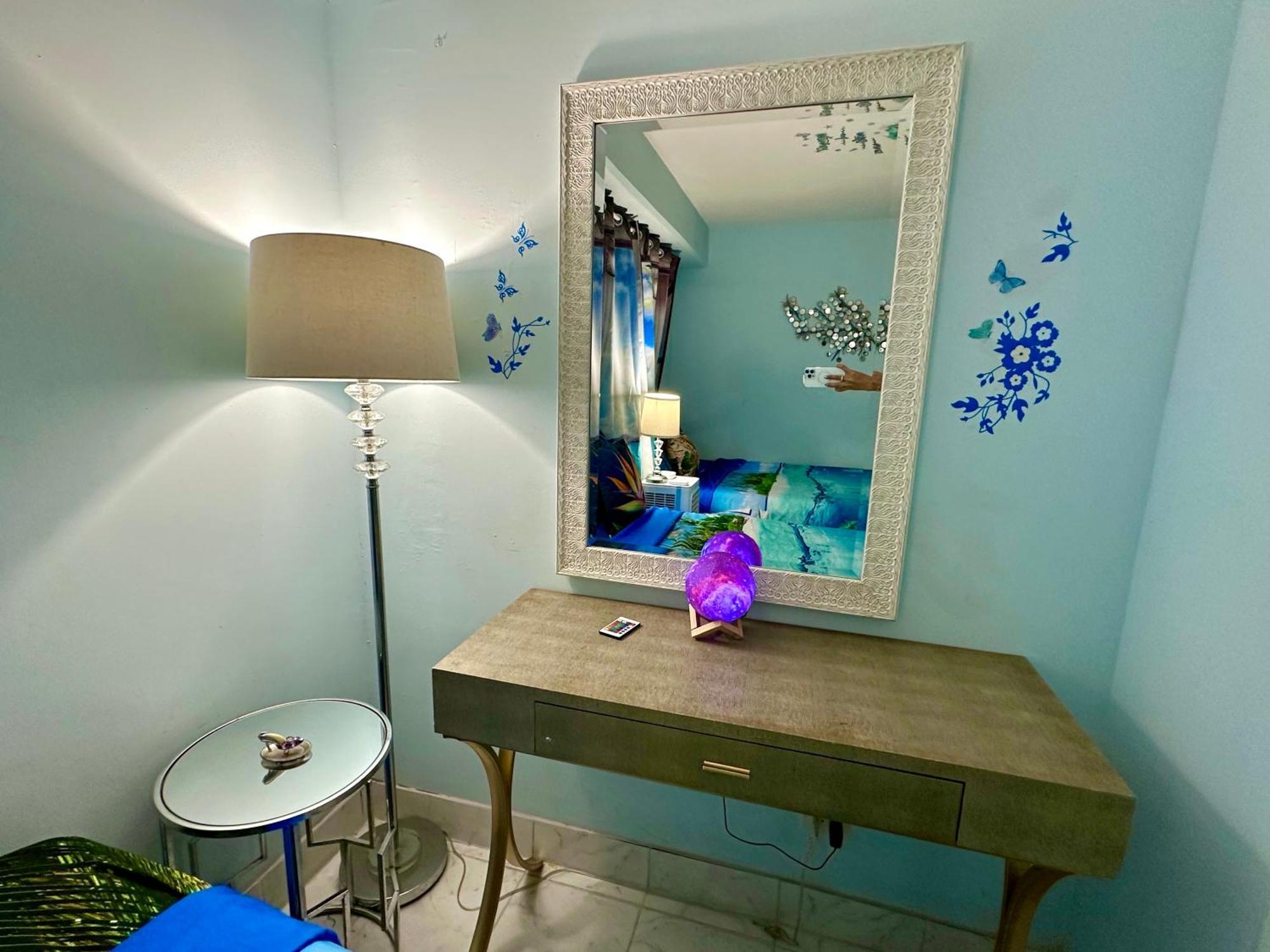 Waikiki 2 Bedrooms, 1 Bath, Free Parking, Sleep 6 Apartment *
