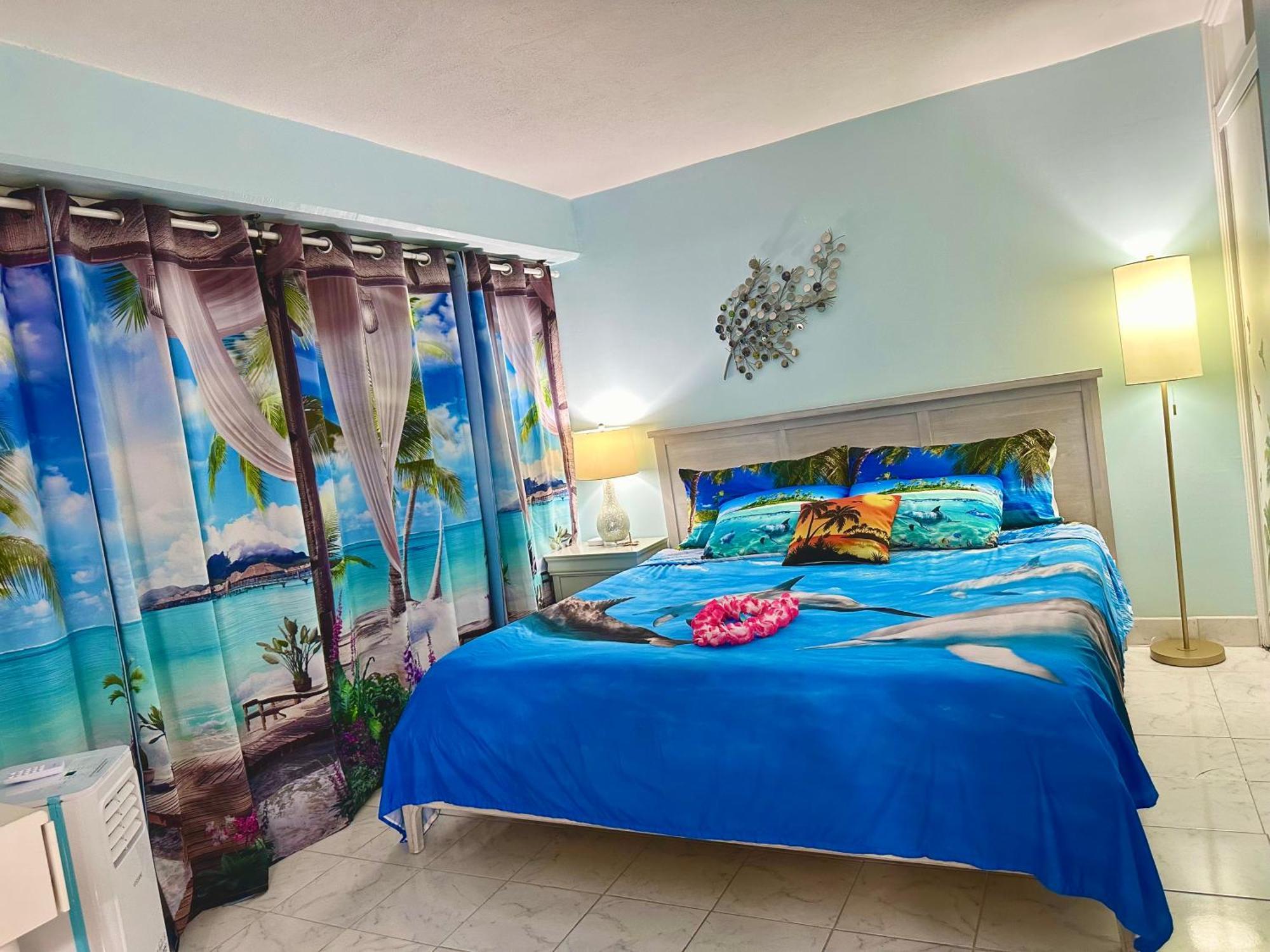 Waikiki 2 Bedrooms, 1 Bath, Free Parking, Sleep 6 Honolulu