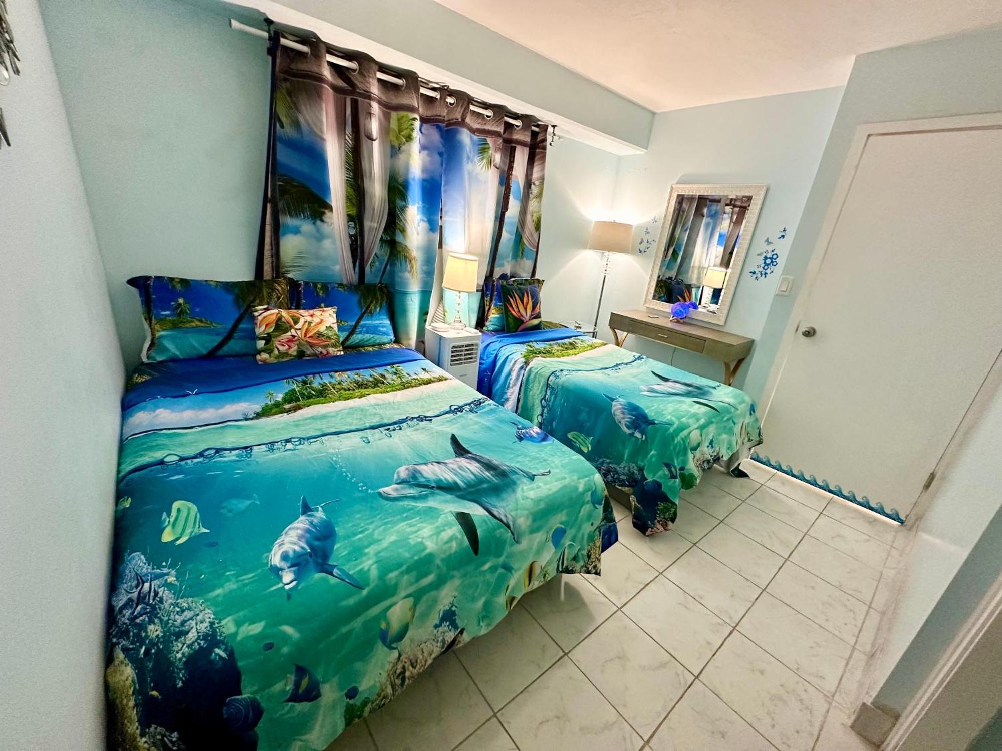 Waikiki 2 Bedrooms, 1 Bath, Free Parking, Sleep 6 * Honolulu